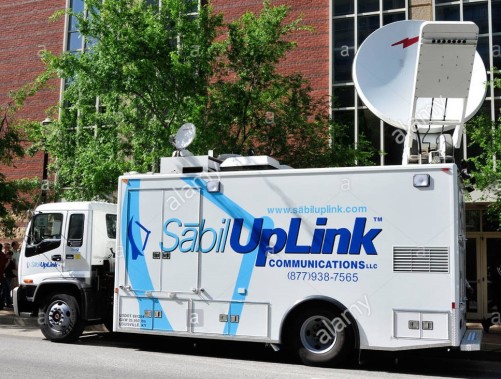 uplink-satellite-communications-transmission-dish-on-a-mobile-tv-truck-B19Y1W